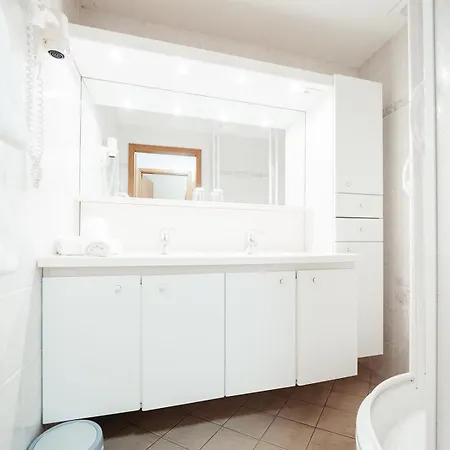 Am Hohenbusch * Burg Reuland